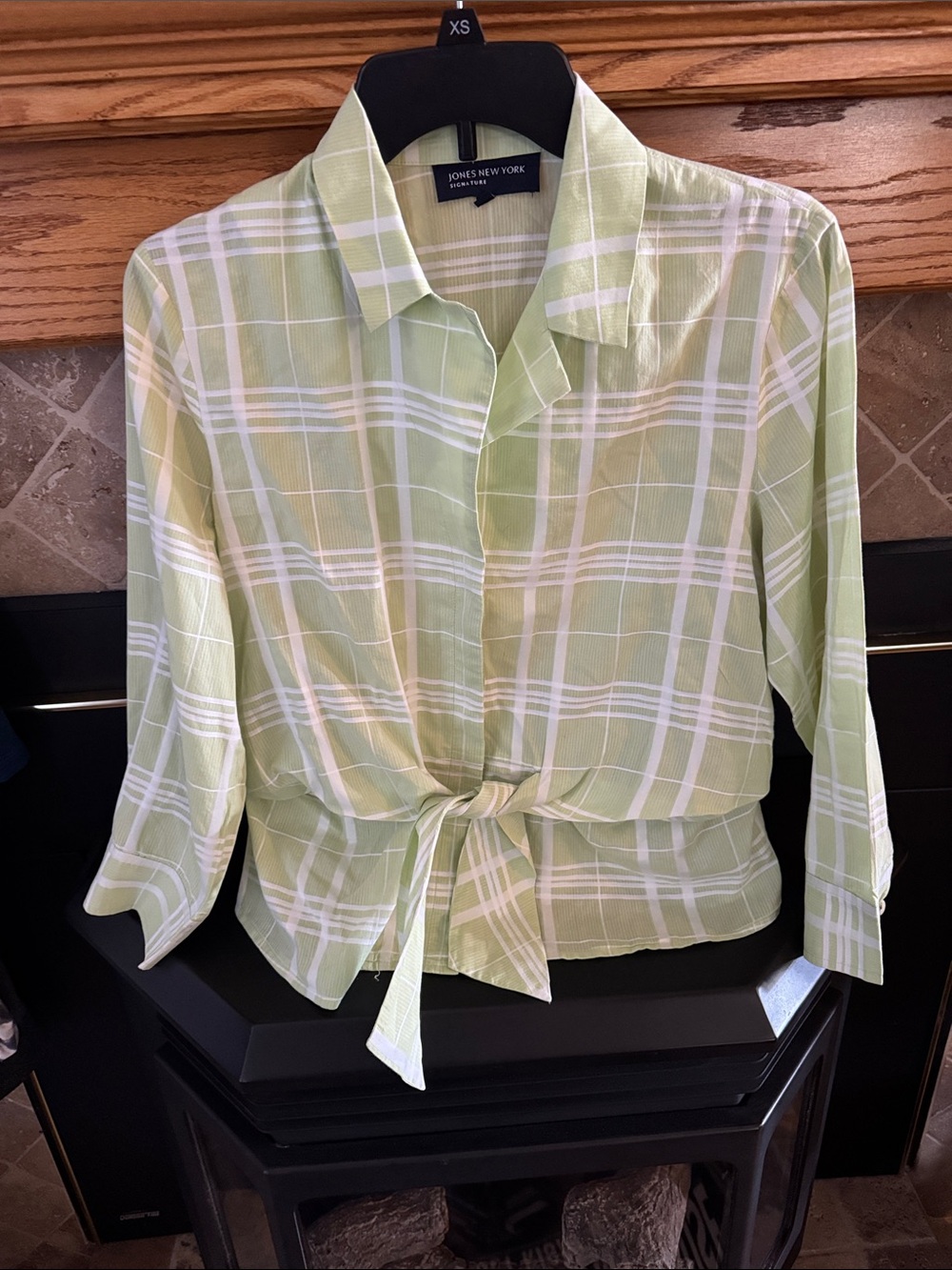 Jones New York Women’s Light Green Plaid Tie-Front Button Down Shirt Collard